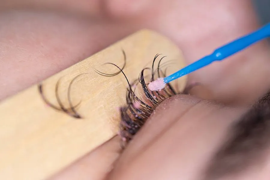 how to remove eyelash extensions safely at home